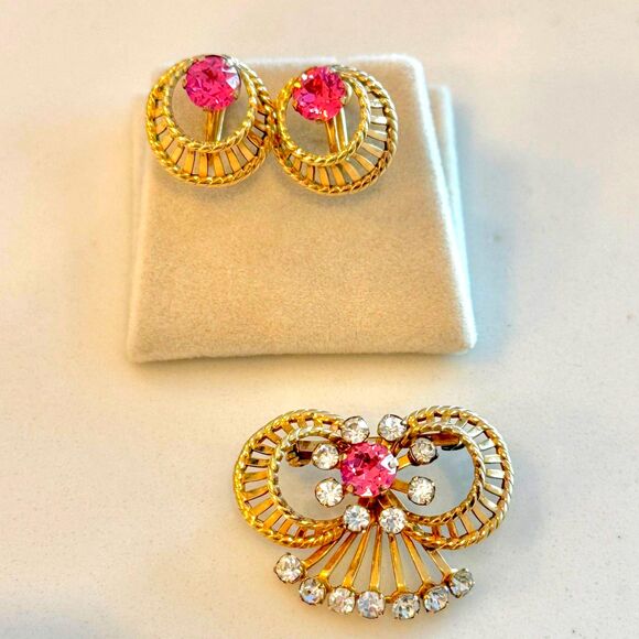 Van Dell Jewelry - Van Dell Demi-Parure Gold Brooch and Earrings Vintage Set in Gold and Pink